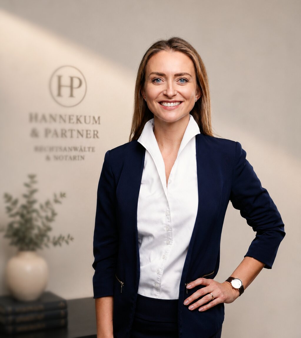 Darja Hannekum, Rechtsanw&auml;ltin und Notarin, in den Kanzleir&auml;umen in Ahrensburg